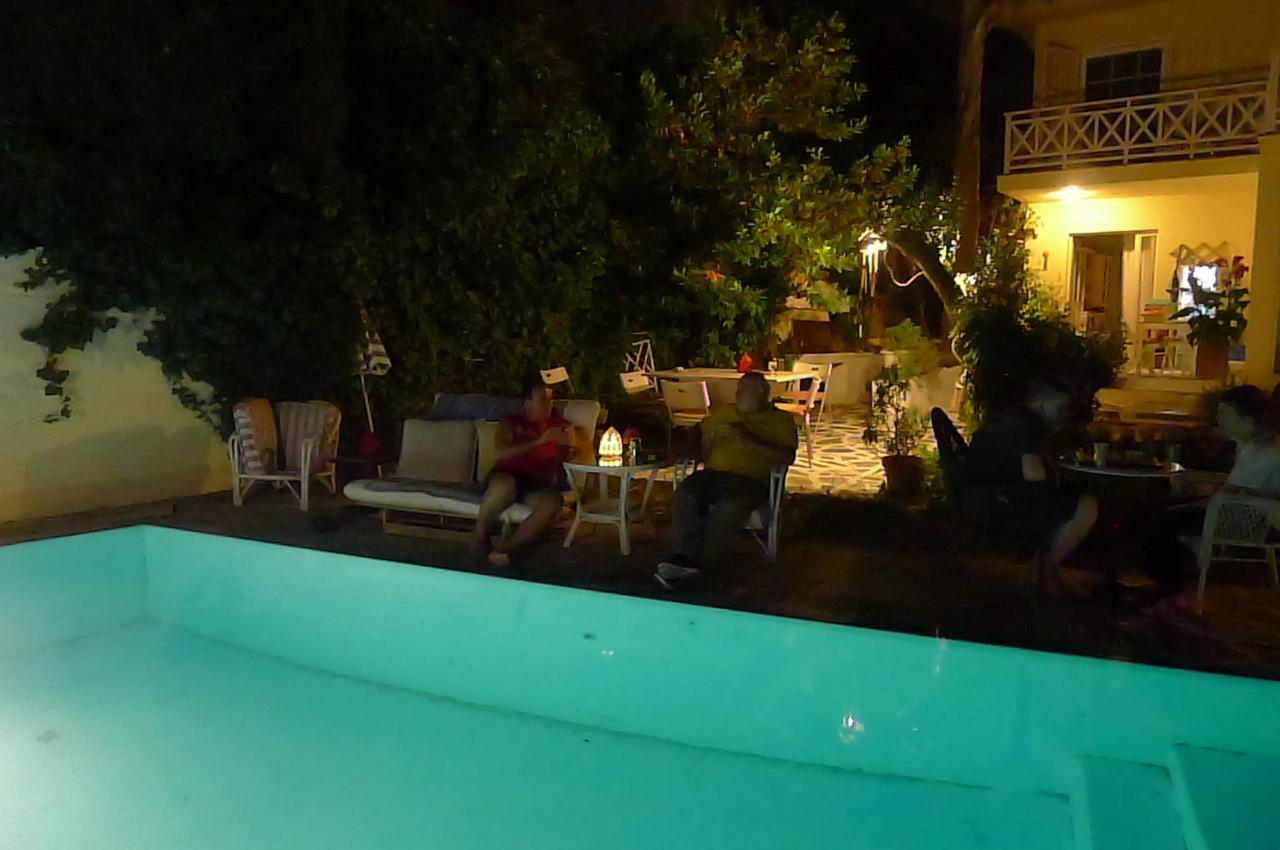 St. Thomas Bed And Breakfast Paiania Екстер'єр фото