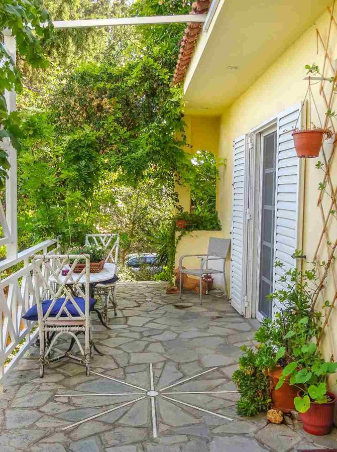 St. Thomas Bed And Breakfast Paiania Екстер'єр фото