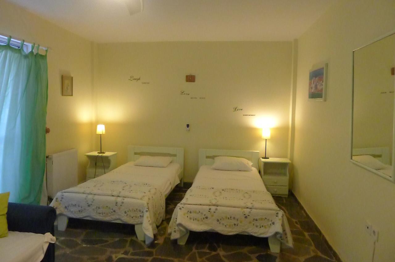 St. Thomas Bed And Breakfast Paiania Екстер'єр фото